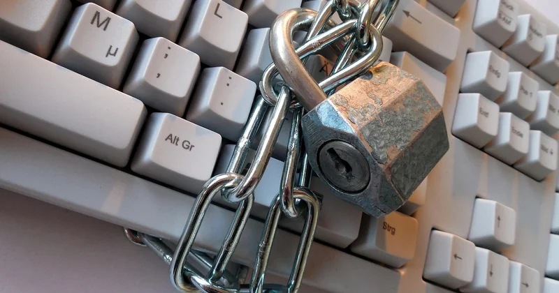 Mots de passe, accès et mises à jour : les bases qu'on saute trop vite
